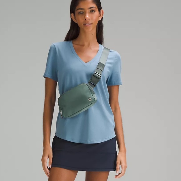 Lululemon Everywhere Belt Bag Forest Green Crossbody Bag Nwt - Picture 5 of 6